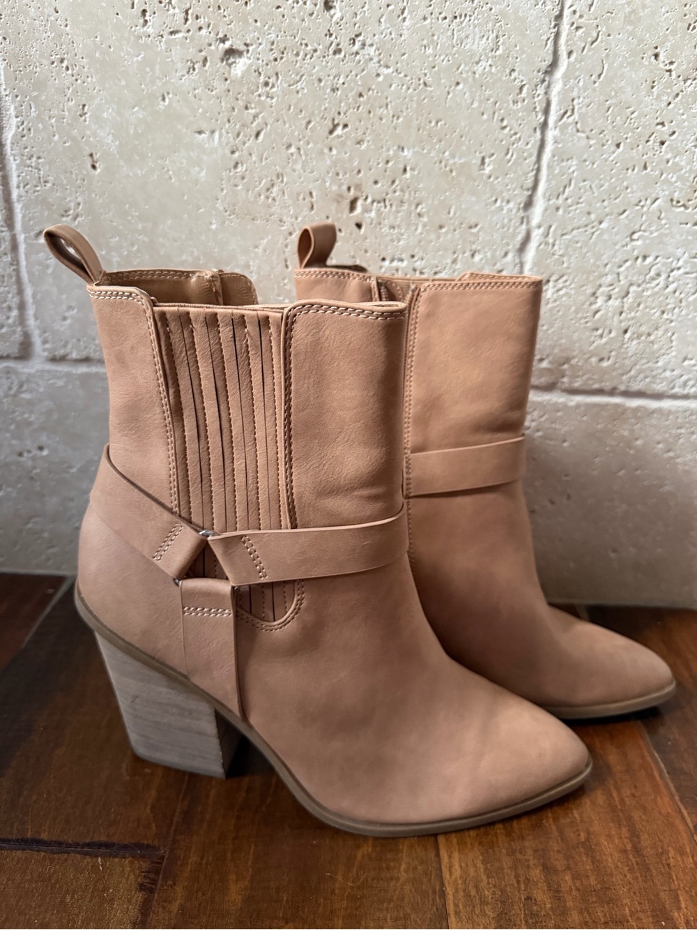 Dolce Vita Women's Light Tan Leather Ankle Booties